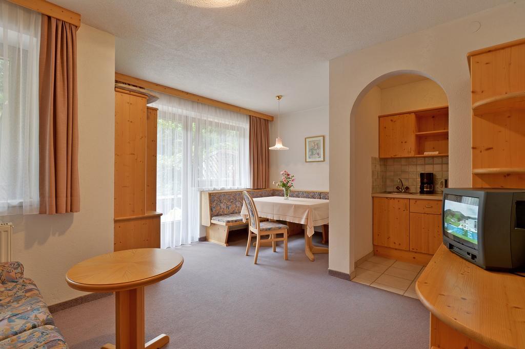 Landhaus zum Griena Mayrhofen Zimmer foto