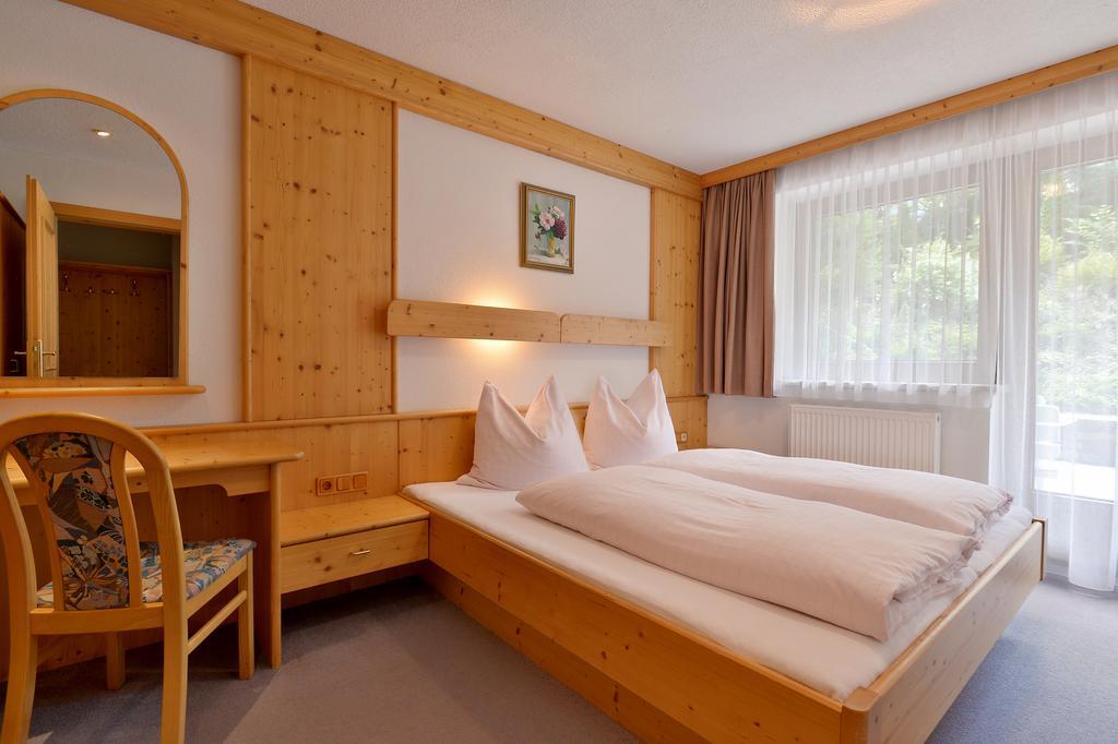 Landhaus zum Griena Mayrhofen Zimmer foto